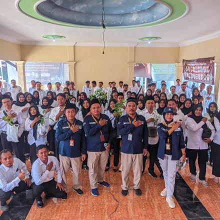 Pelantikan KPPS (Kelompok Penyelenggara Pemungutan Suara) Tahun 2024 di Desa Kalimati